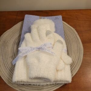❄️NWOT~Madden Girl Beanie & Mittens Set